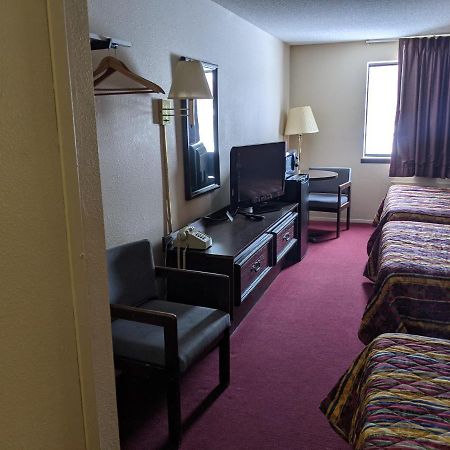 Super 8 By Wyndham Shelbyville Bagian luar foto