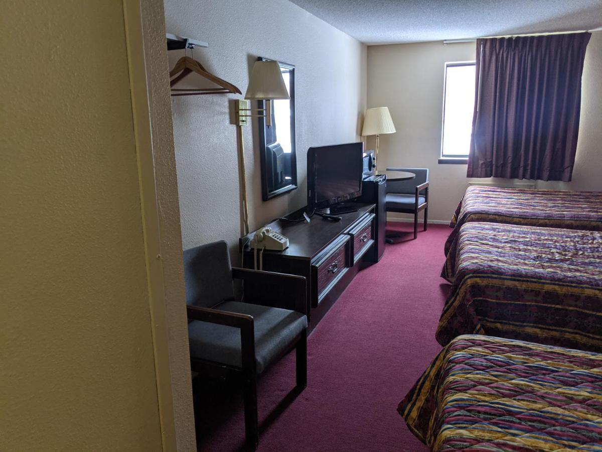Super 8 By Wyndham Shelbyville Bagian luar foto