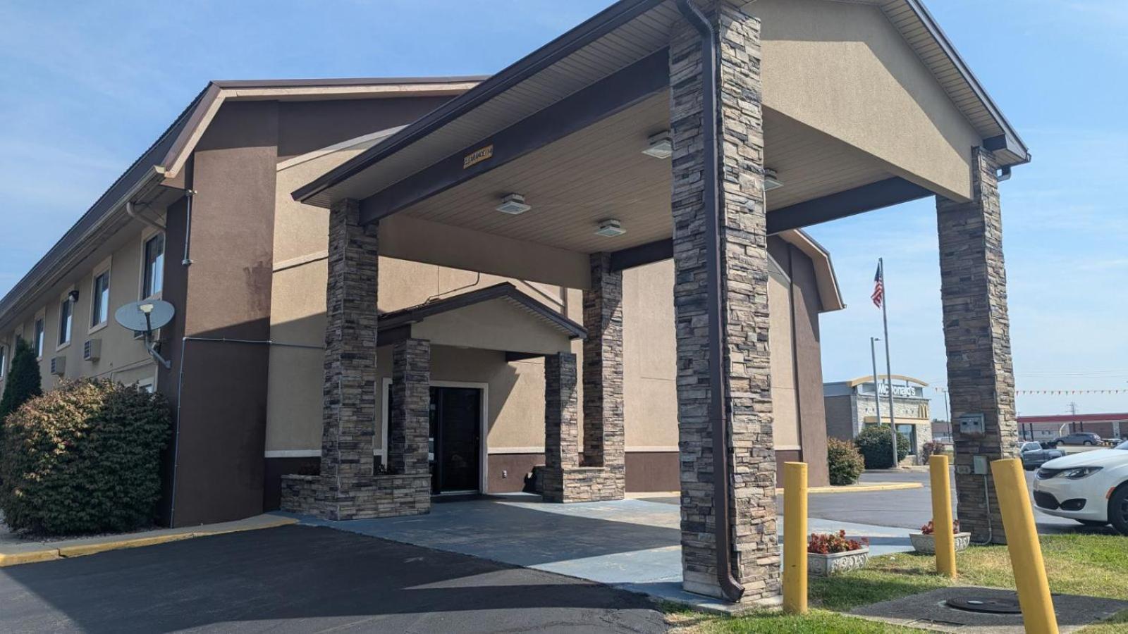 Super 8 By Wyndham Shelbyville Bagian luar foto